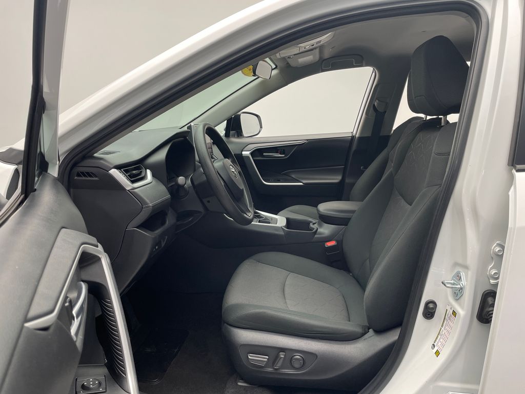 2023 Toyota RAV4 XLE 12