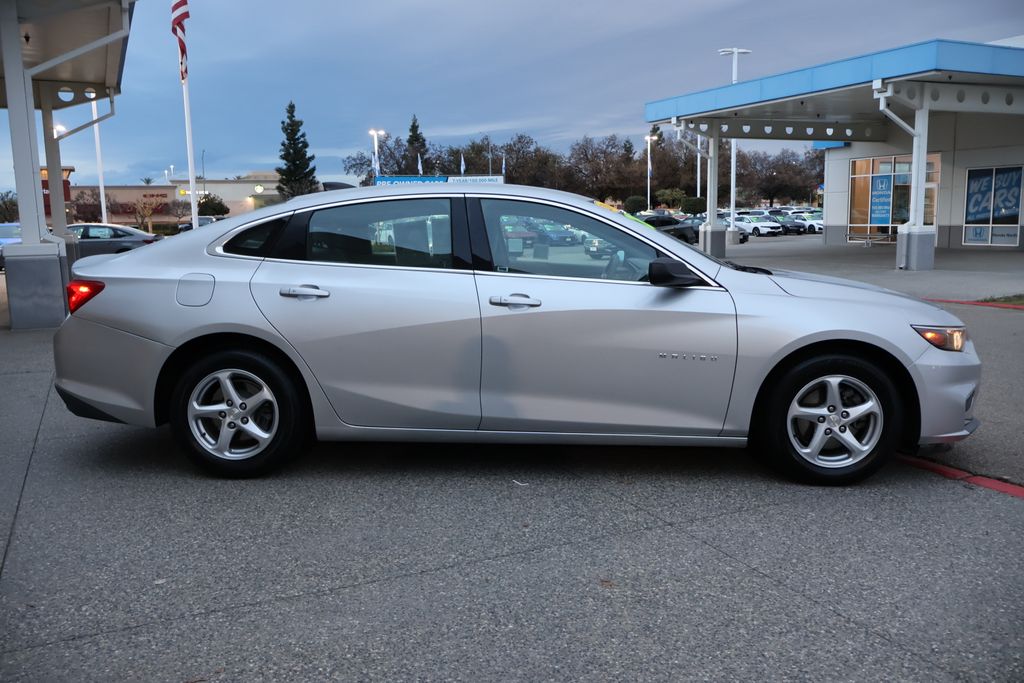 2016 Chevrolet Malibu LS 4