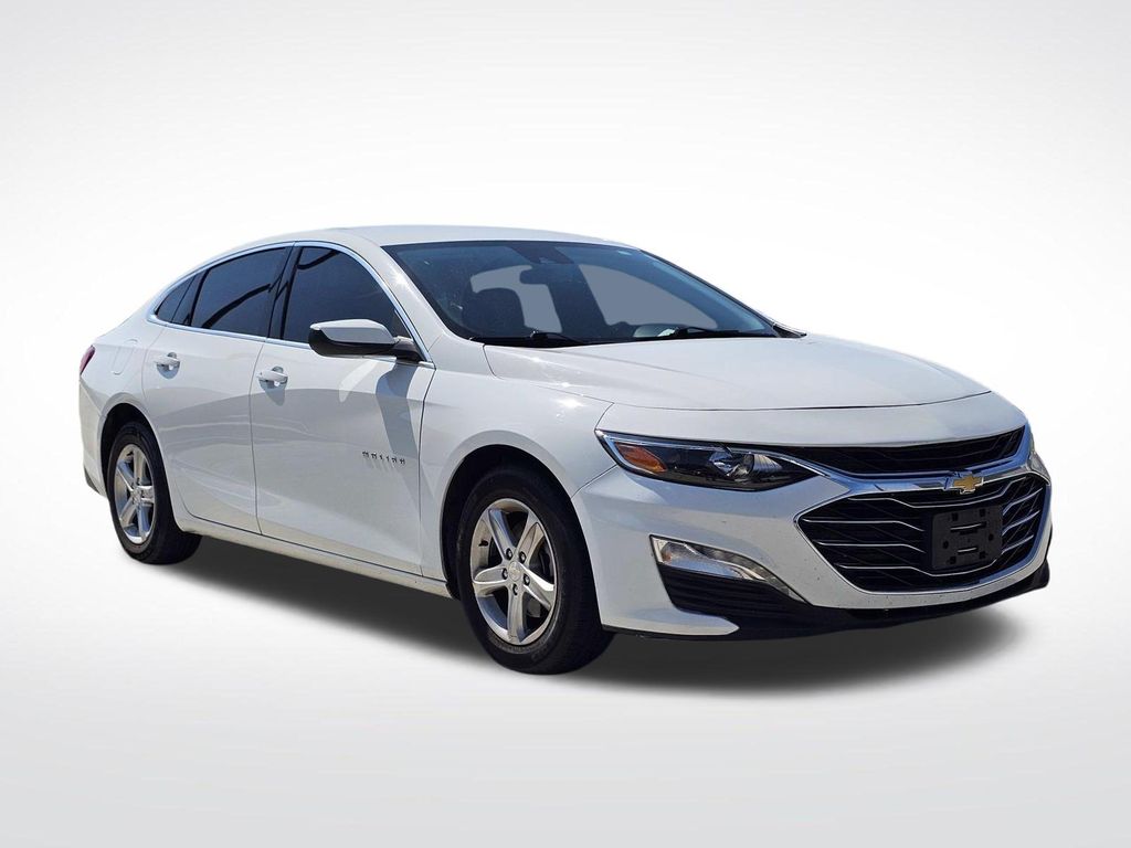 Summit White 2023 Chevrolet Malibu Sedan Front-Wheel Drive Continuously Variable Transmission
