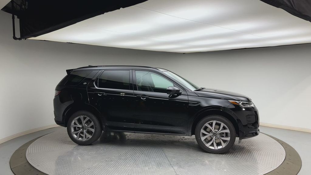 Thumbnail: 2026 Land Rover Discovery Sport - 9
