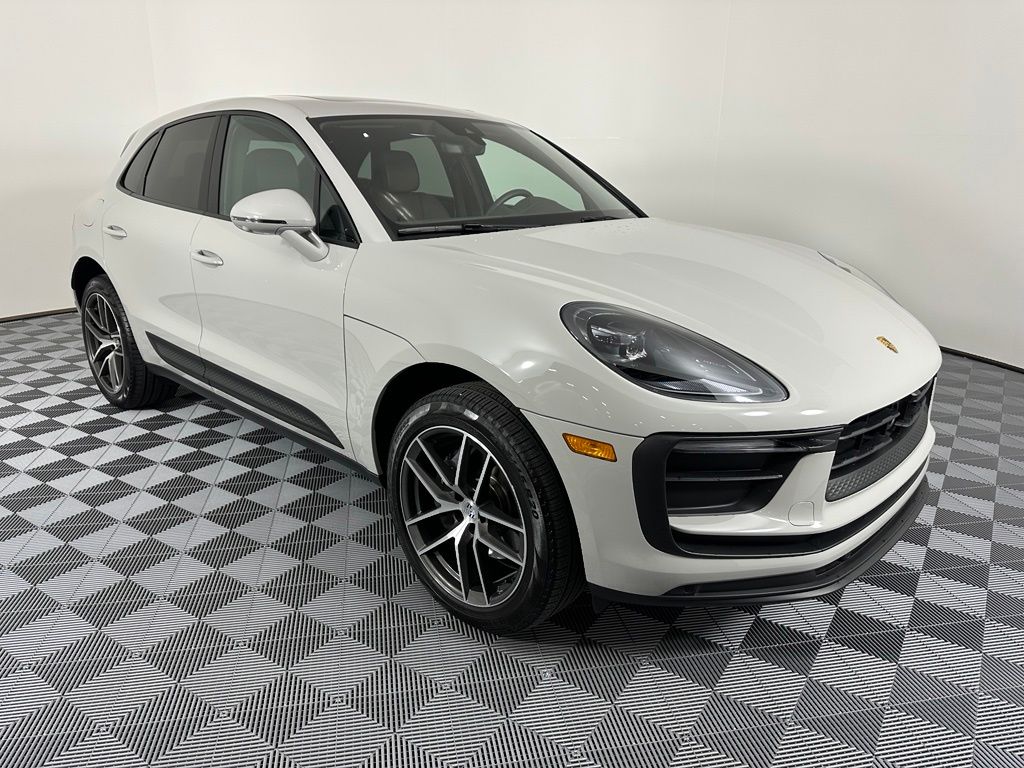 Thumbnail: 2026 Porsche Macan - 12