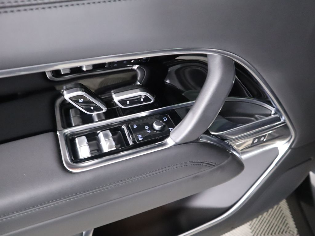 Thumbnail: 2023 Land Rover Range Rover - 24