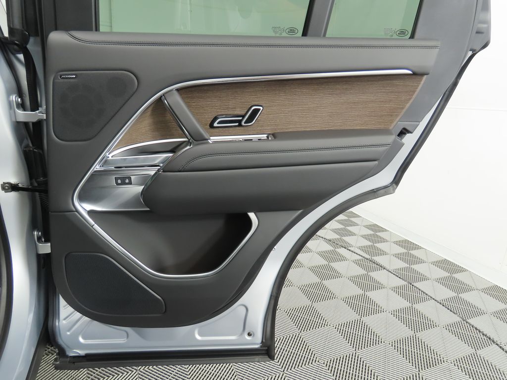Thumbnail: 2025 Land Rover Range Rover - 28