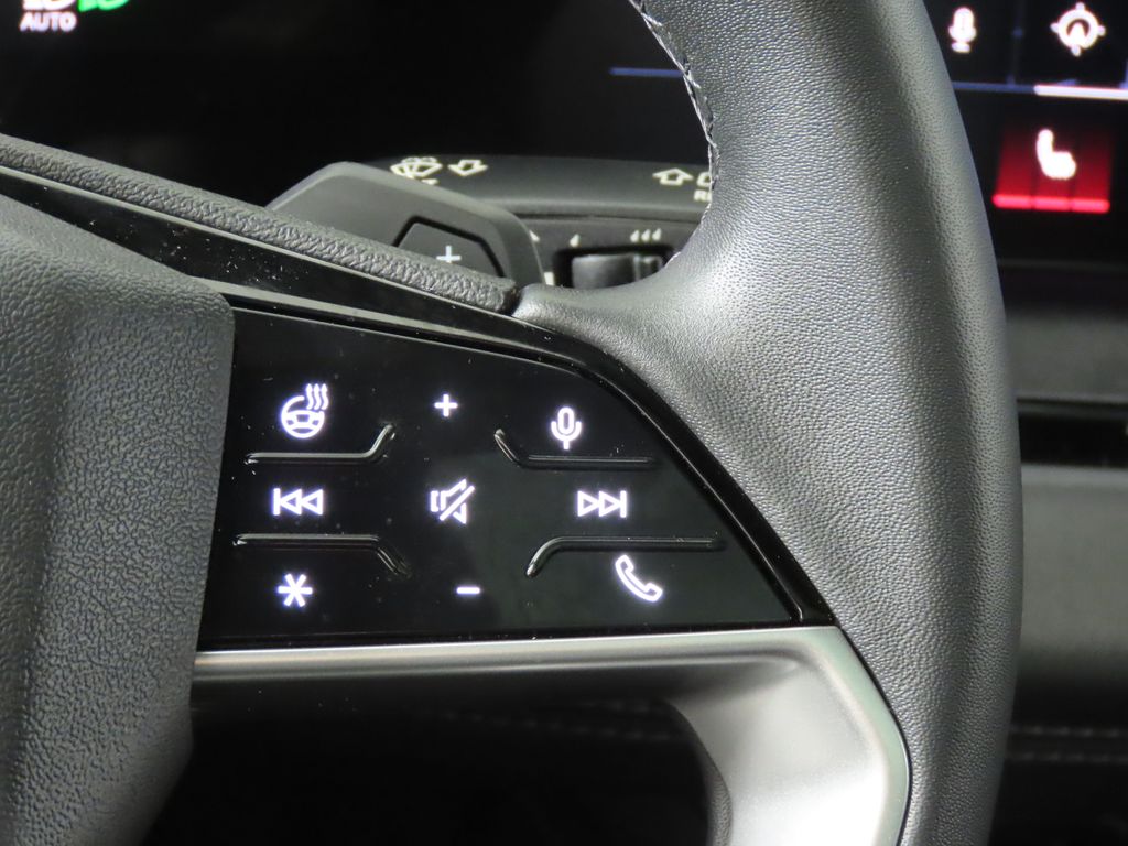 Thumbnail: 2025 Audi Q6 e-tron - 17