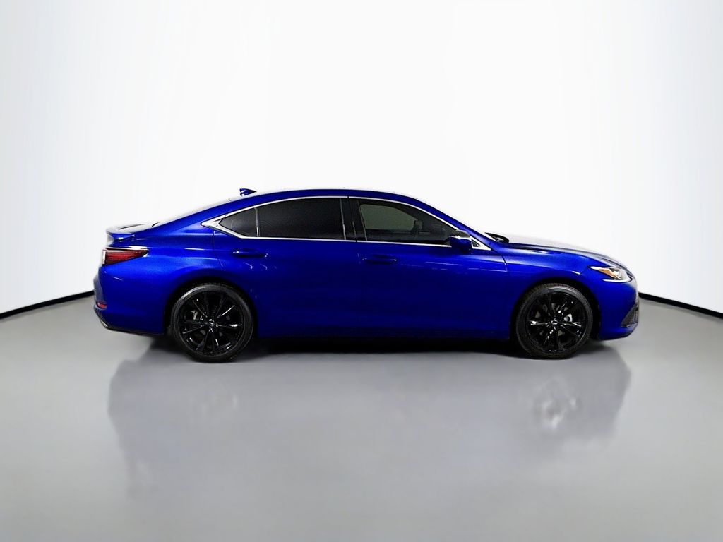 Thumbnail: 2022 Lexus ES - 4