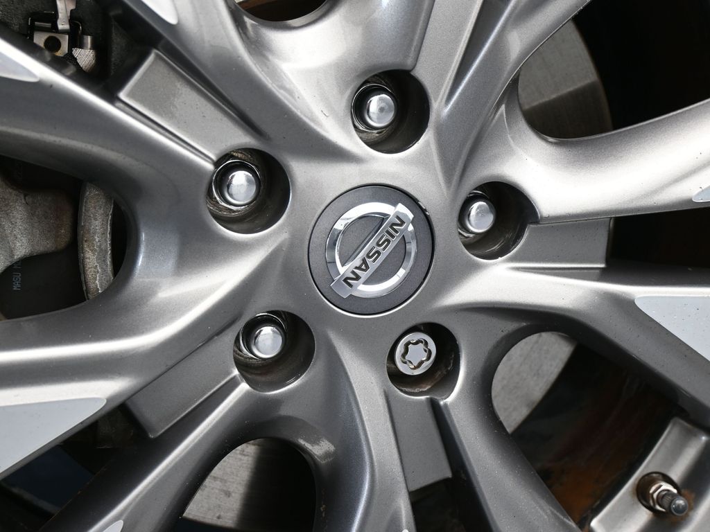 Used 2018 Pearl White Nissan S image 27