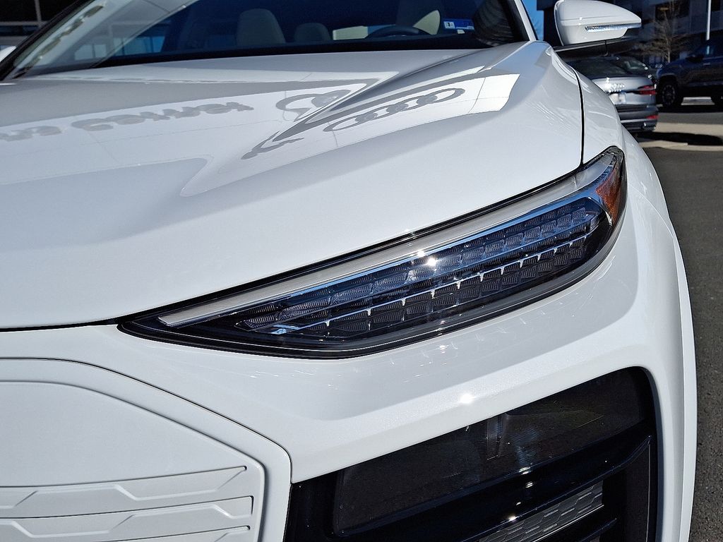 Thumbnail: 2025 Audi Q6 e-tron - 8