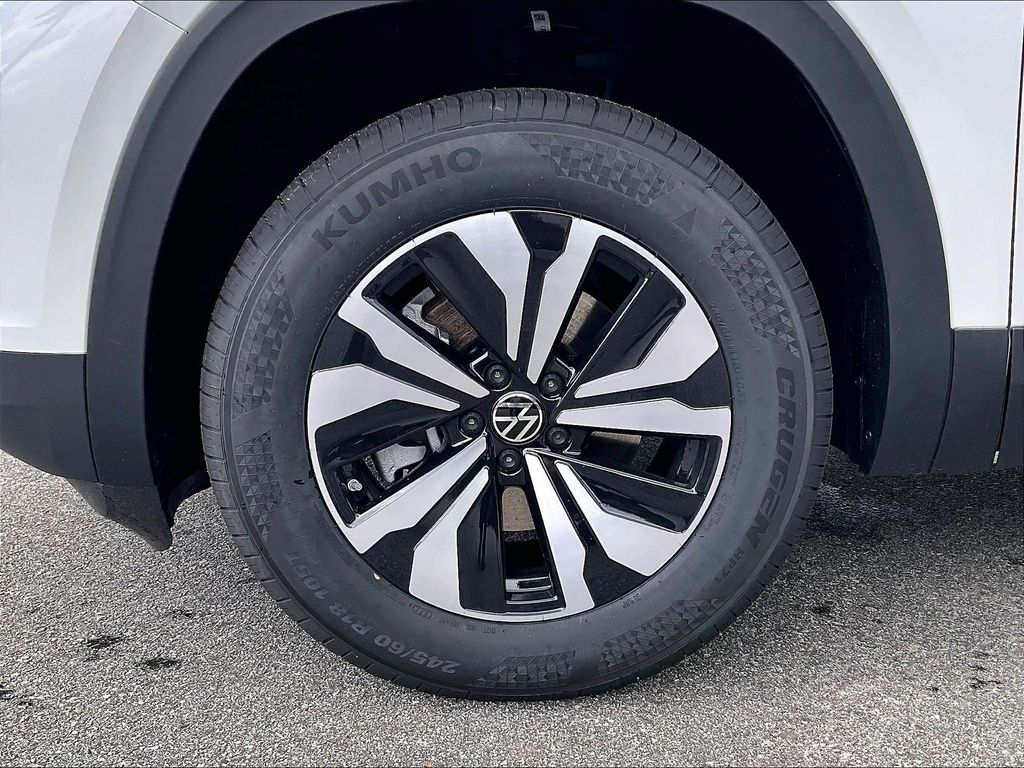2026 Volkswagen Atlas — photo 8