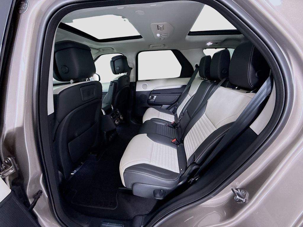 Thumbnail: 2025 Land Rover Discovery - 22