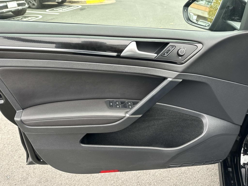 Thumbnail: 2015 Volkswagen Golf - 30