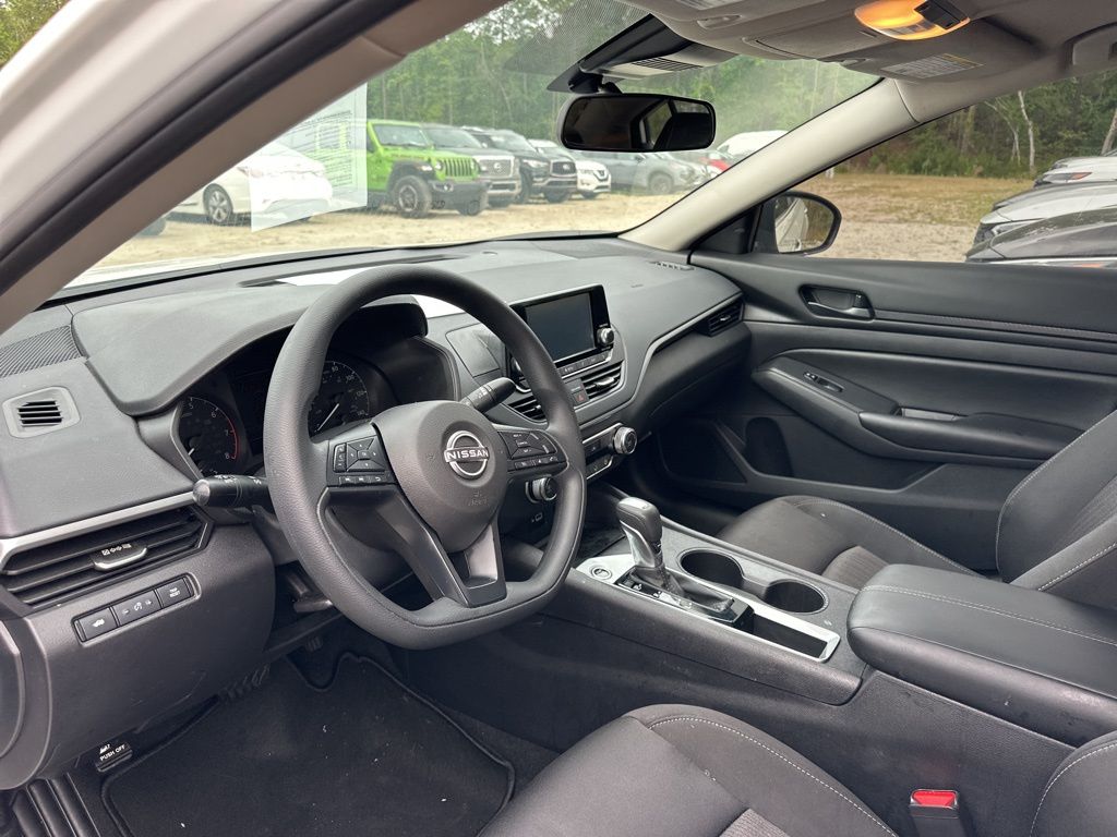 2024 Glacier White Nissan Altima 2.5 S FWD Sedan
