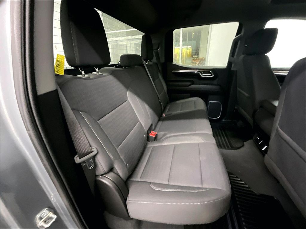 2023 Chevrolet Silverado 1500 — photo 16