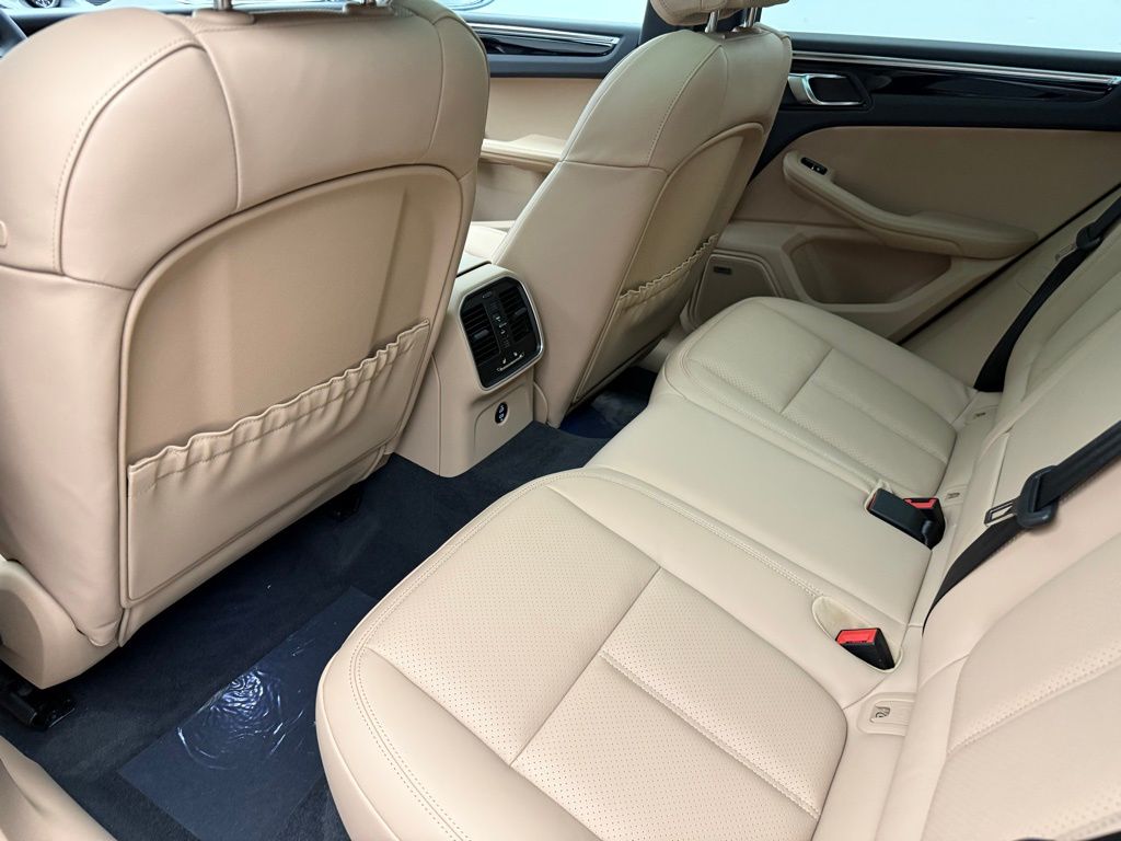 Thumbnail: 2026 Porsche Macan - 23