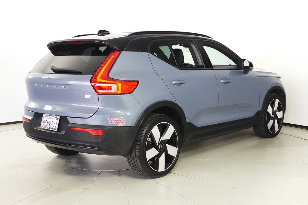 Thumbnail: 2023 Volvo XC40 - 7