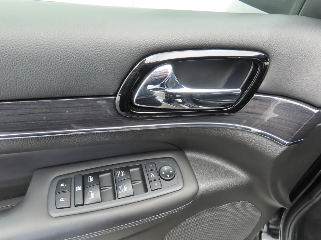 Thumbnail: 2020 Jeep Grand Cherokee - 23