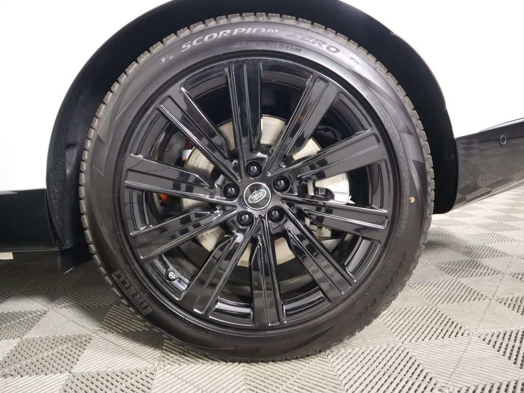 2025 Land Rover Range Rover SE 32