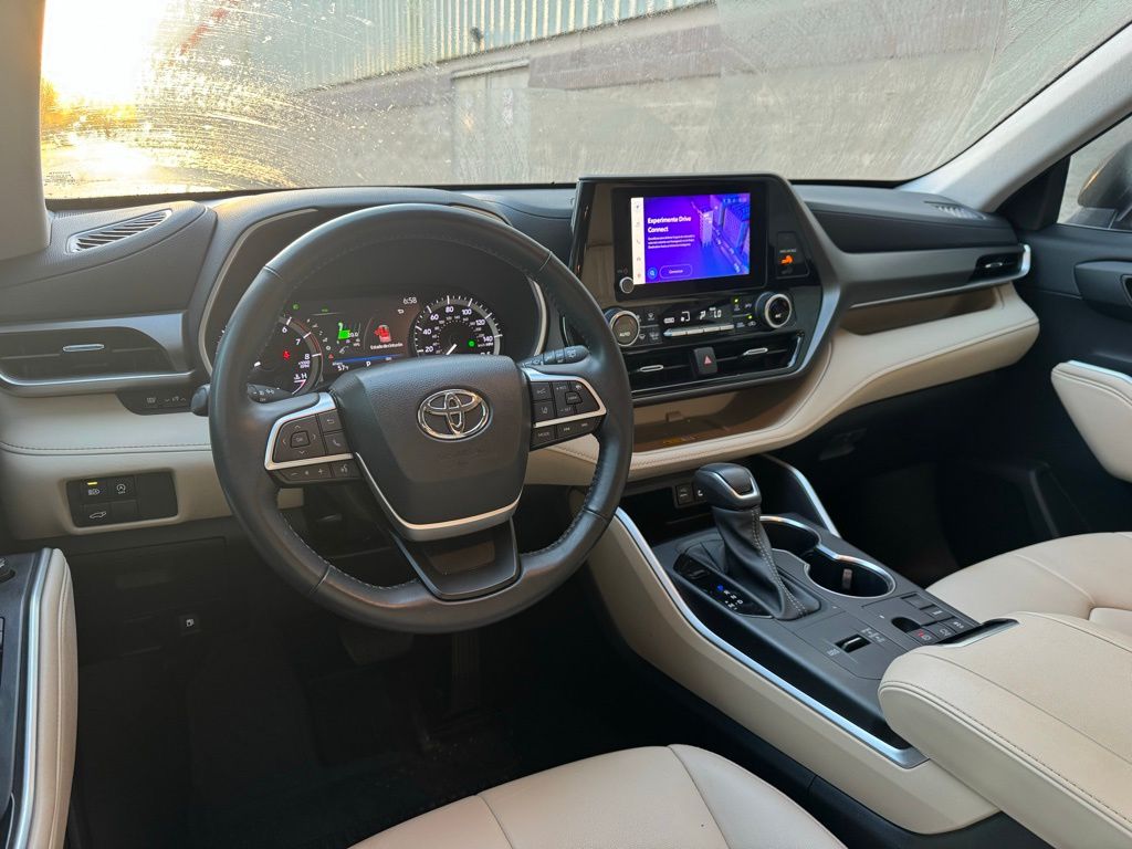 2023 Toyota Highlander XLE 12