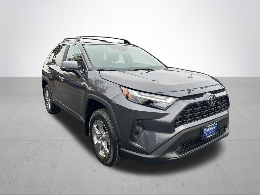2025 Toyota RAV4 XLE photo 4