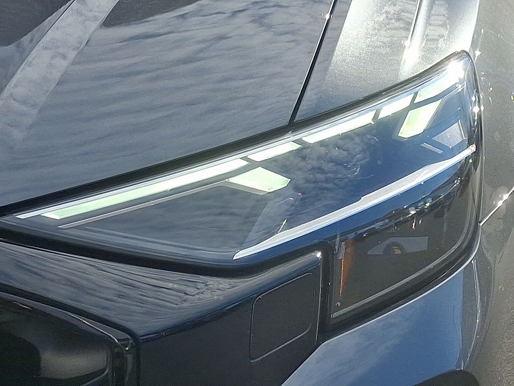 Thumbnail: 2024 Audi Q8 - 9