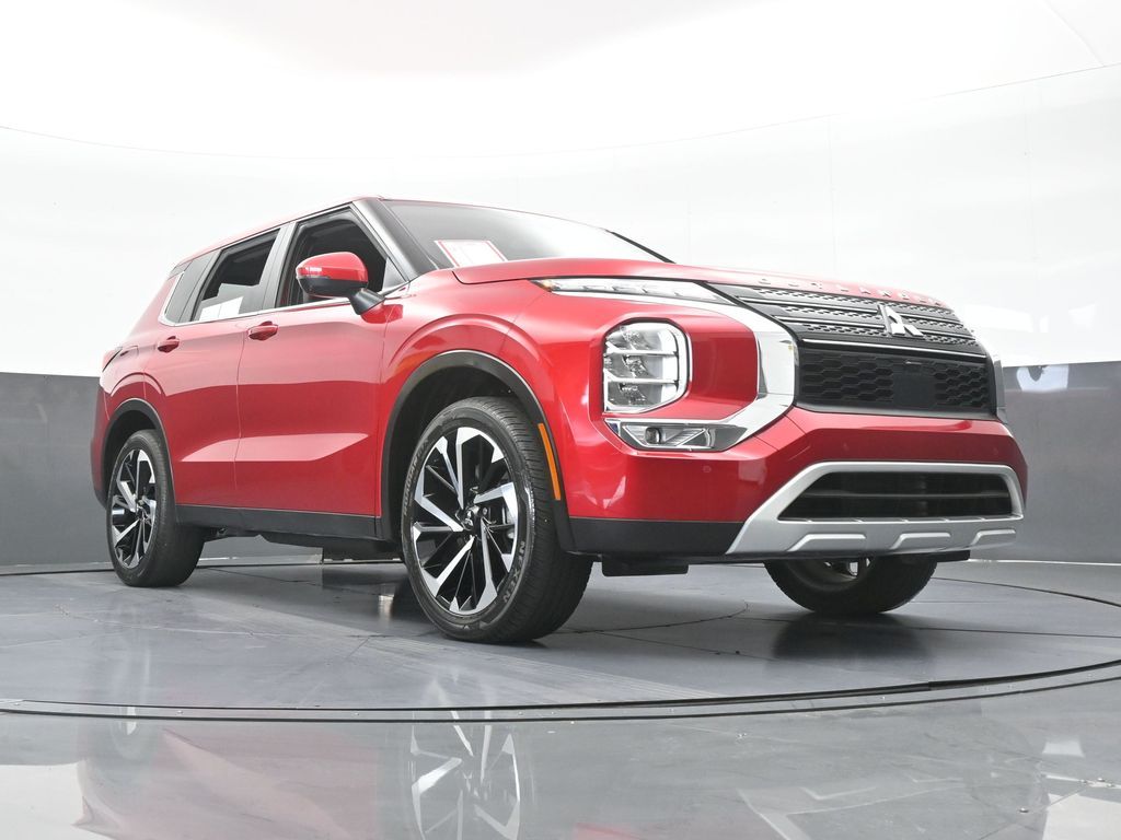 Used 2024 Red Mitsubishi SE Black Edition image 58