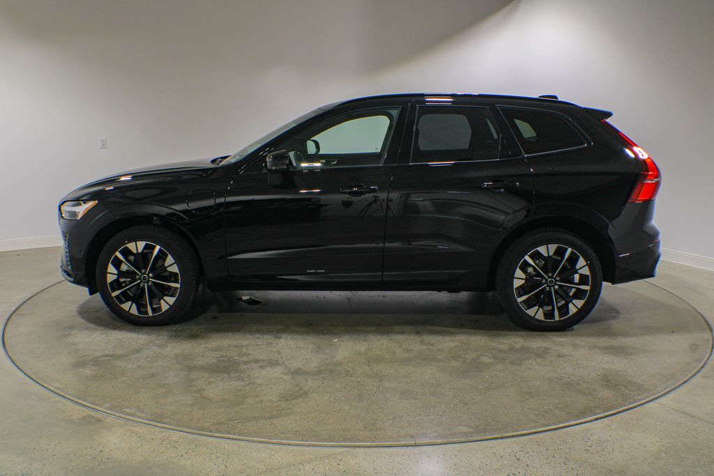 New 2026 Black Volvo T8 Plus image 2