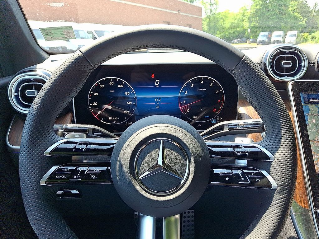 Thumbnail: 2025 Mercedes-Benz GLC - 17