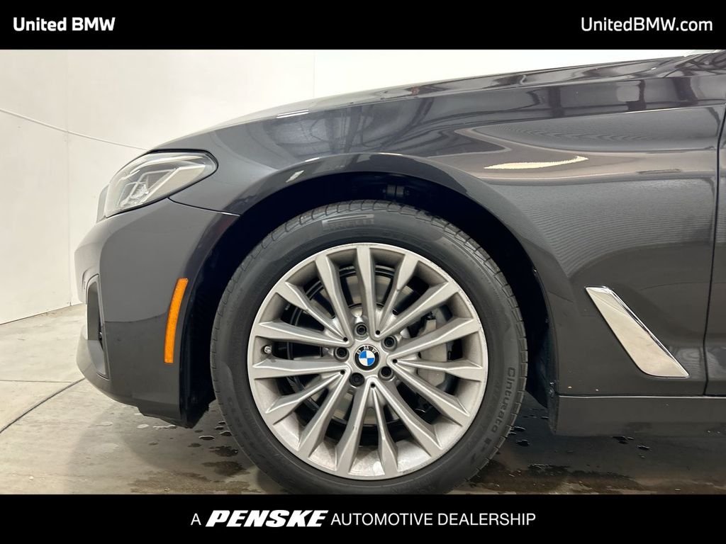 Thumbnail: 2023 BMW 5 Series - 10