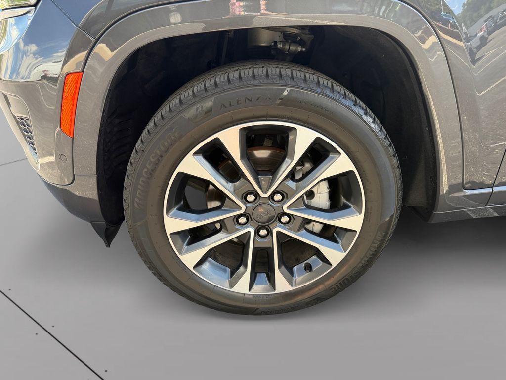 2023 Jeep Grand Cherokee Overland - 8