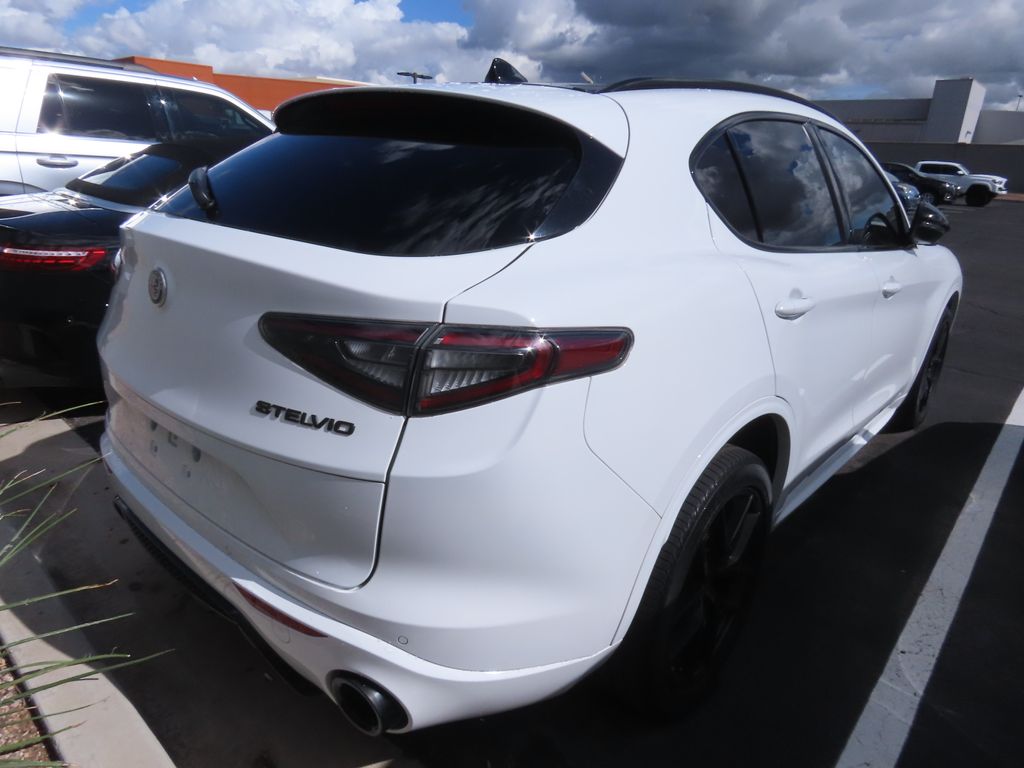 Thumbnail: 2021 Alfa Romeo Stelvio - 4