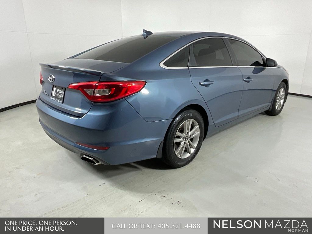 Used 2016 Blue Hyundai Base image 8