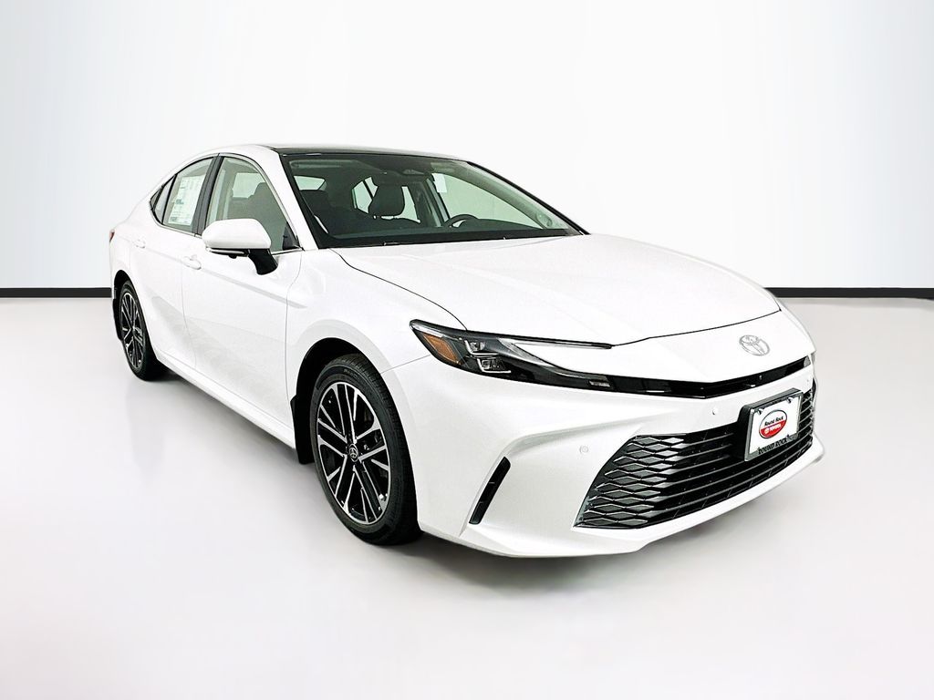 2025 Toyota Camry XLE 3