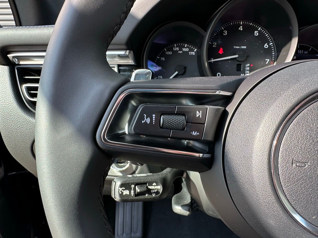 Thumbnail: 2026 Porsche Macan - 17