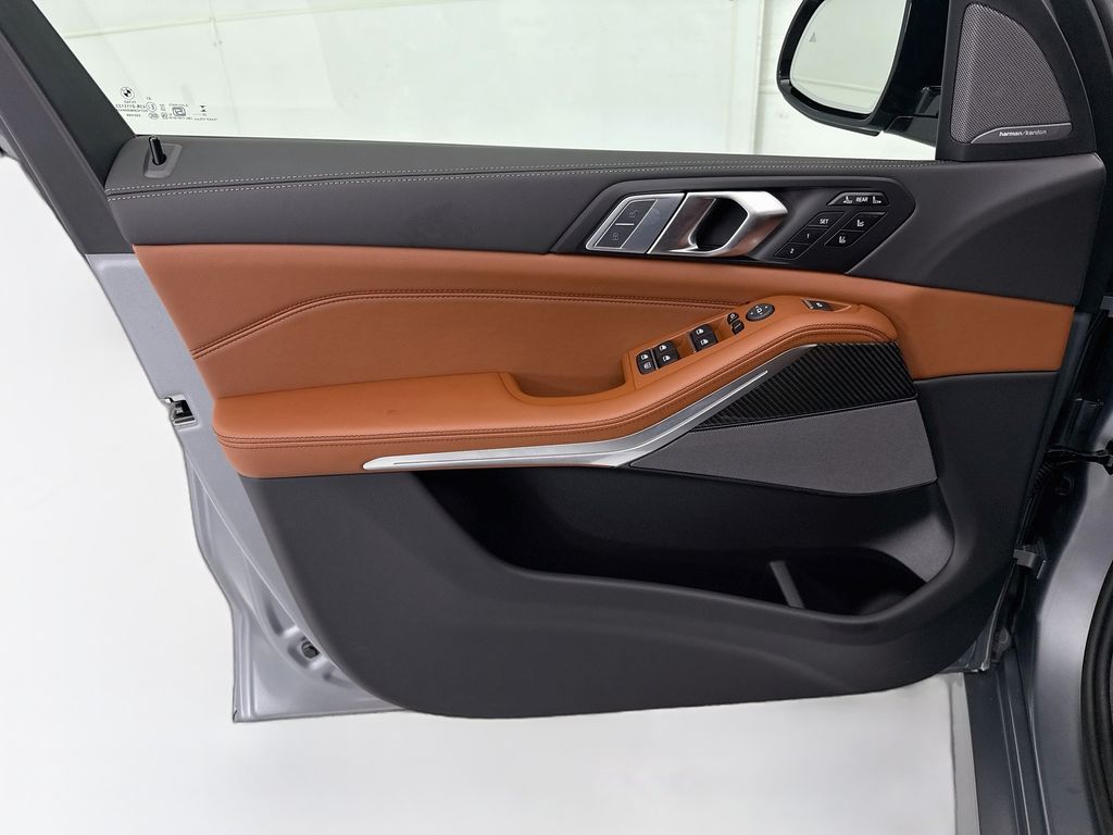 Thumbnail: 2027 BMW X7 - 24