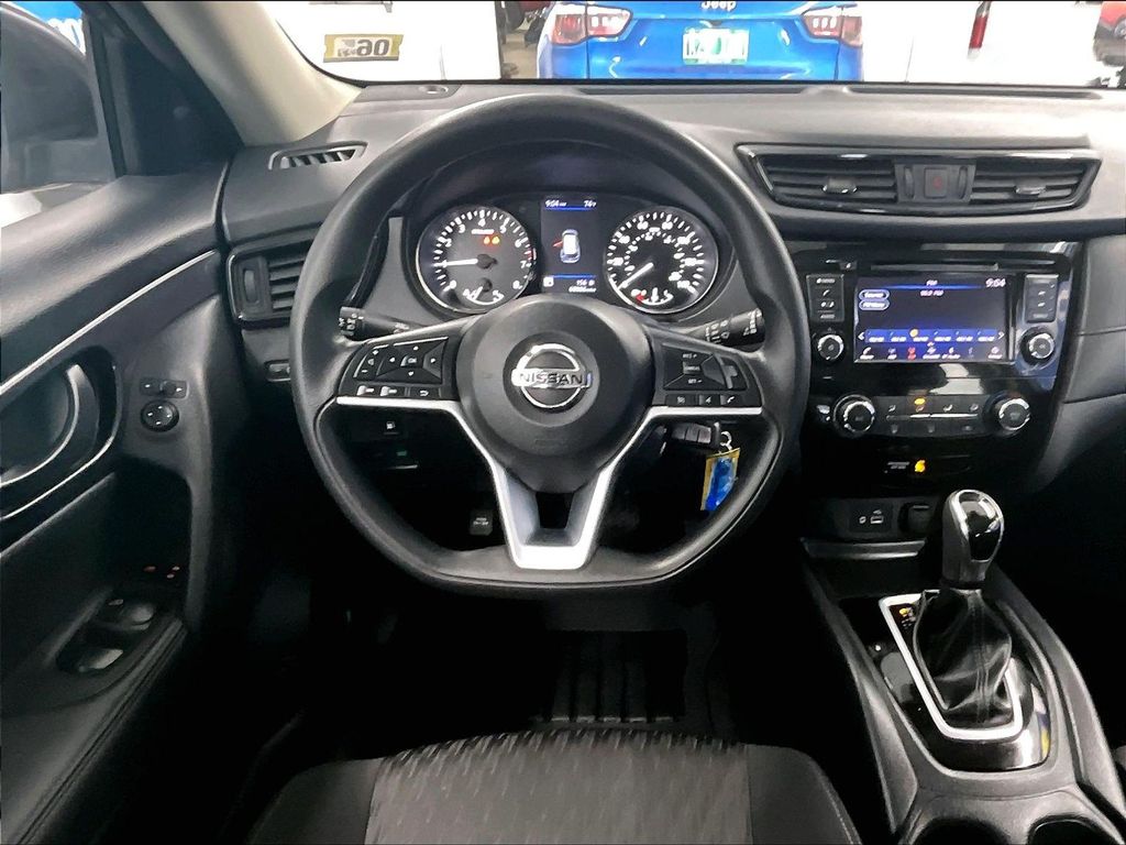 2019 Nissan Rogue — photo 17