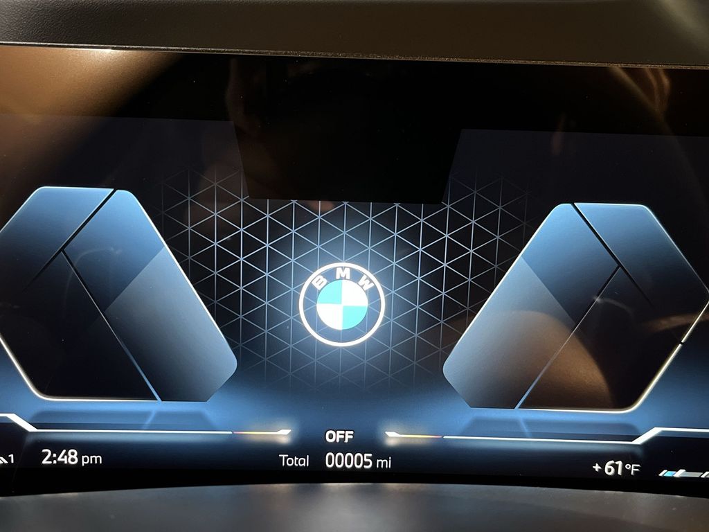 Thumbnail: 2026 BMW X7 - 15