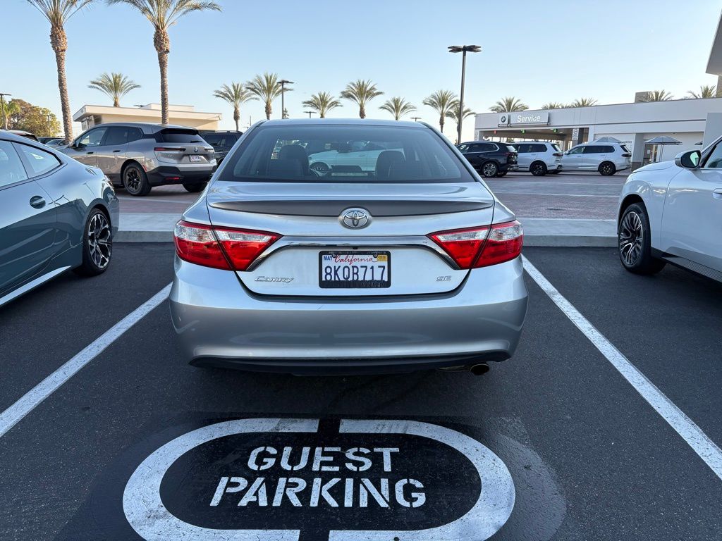 2016 Toyota Camry SE 6