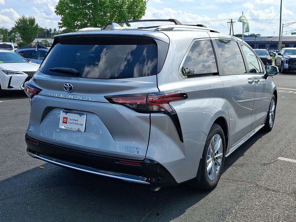 Thumbnail: 2022 Toyota Sienna - 6