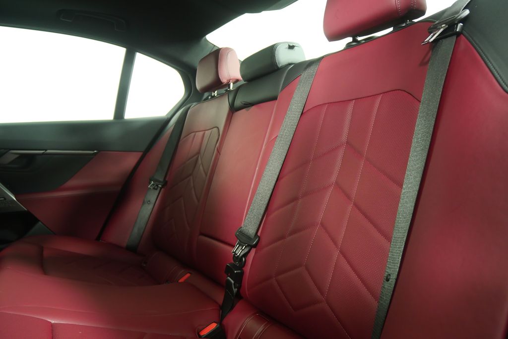 Thumbnail: 2025 BMW 5 Series - 13