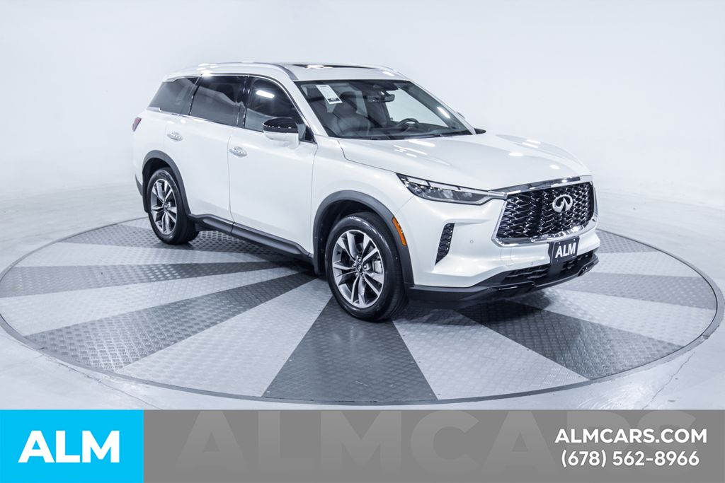 Used 2024 White INFINITI LUXE image 14