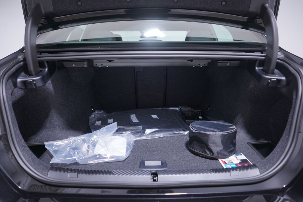 Thumbnail: 2026 BMW i5 - 15