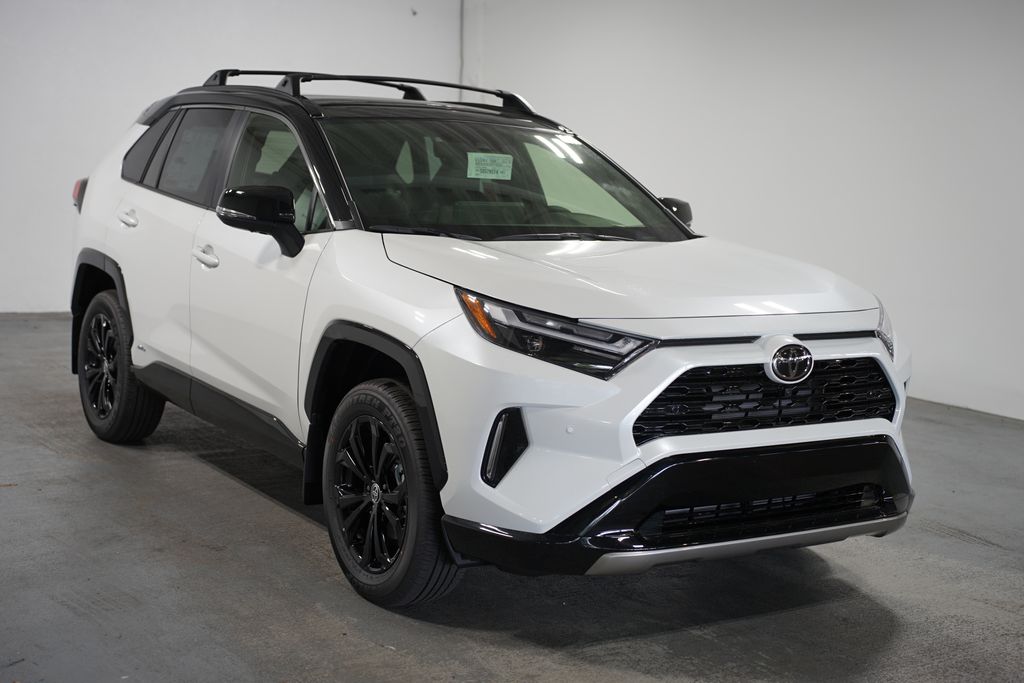 2025 Toyota RAV4 XSE 3
