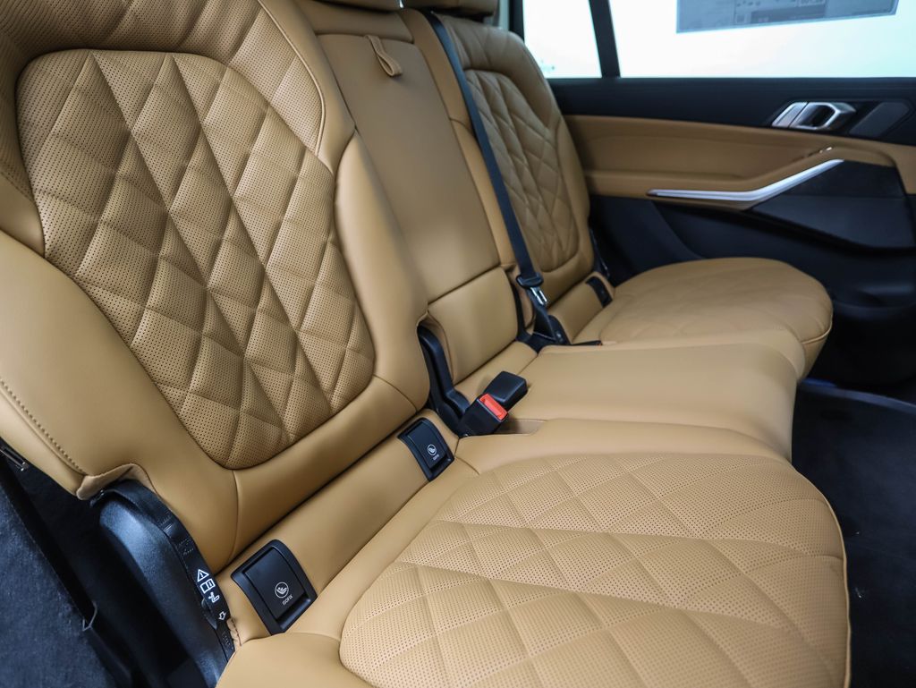 Thumbnail: 2026 BMW X7 - 29