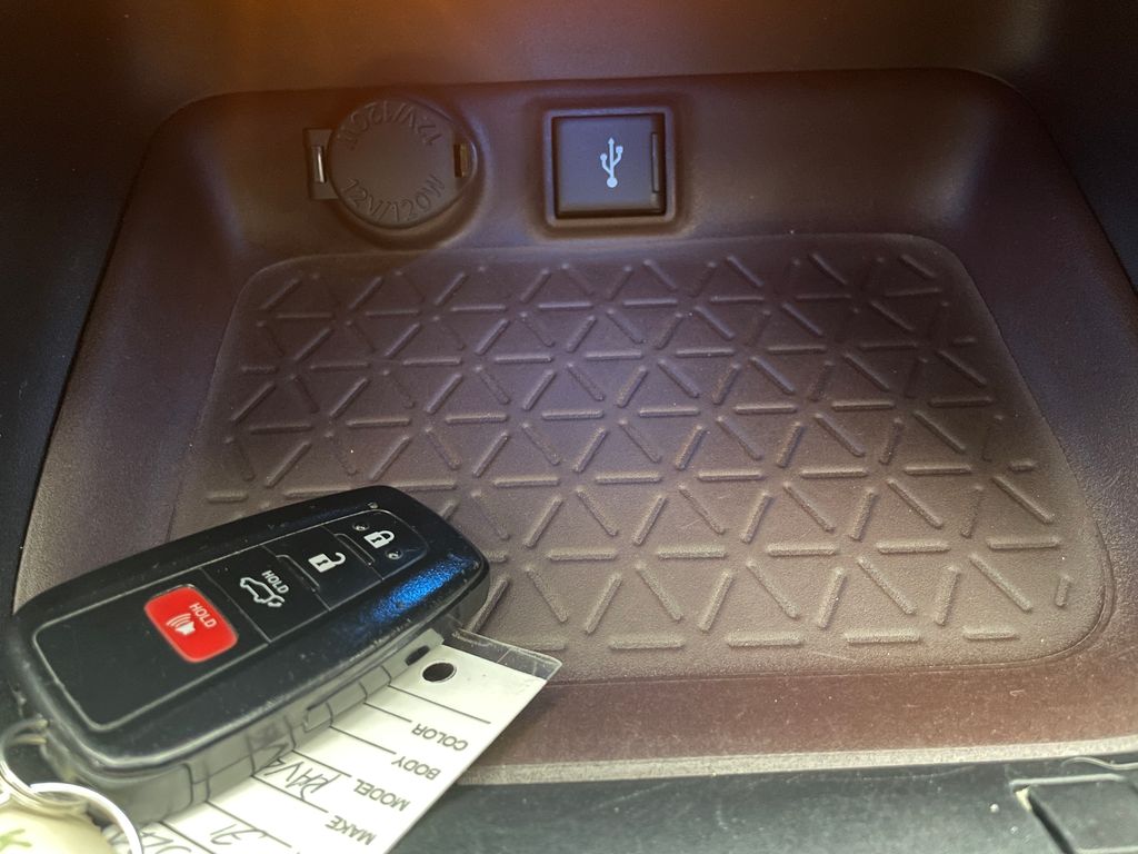 Thumbnail: 2021 Toyota RAV4 - 28