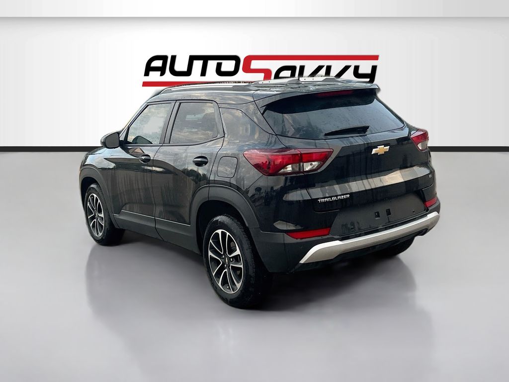 Used 2025 Black Chevrolet LT image 5