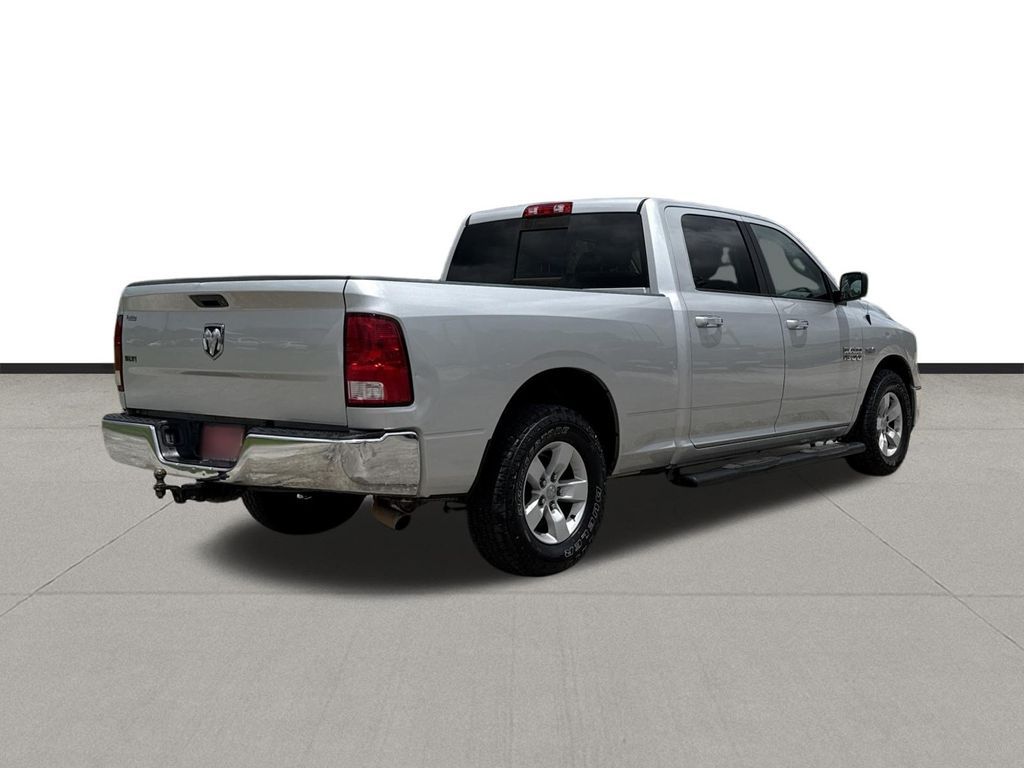 2017 Ram 1500 SLT - 4