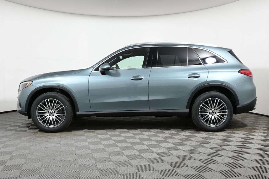 2025 Mercedes-Benz GLC 300 2