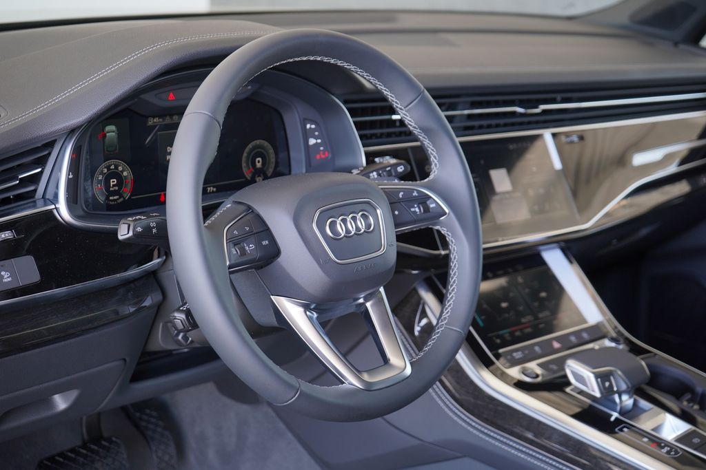 2025 Audi Q7  8