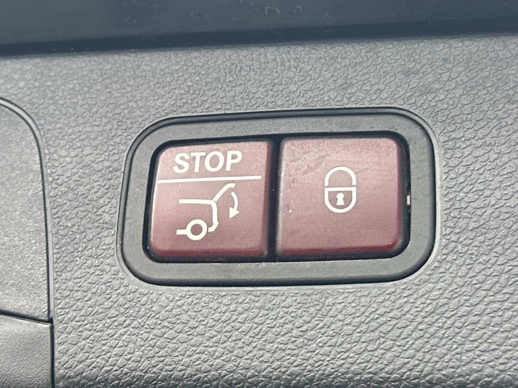 Thumbnail: 2016 Mercedes-Benz GLC - 25