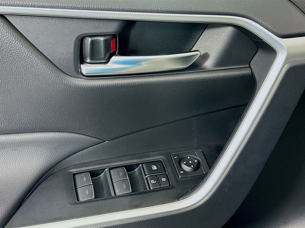 Thumbnail: 2025 Toyota RAV4 - 18