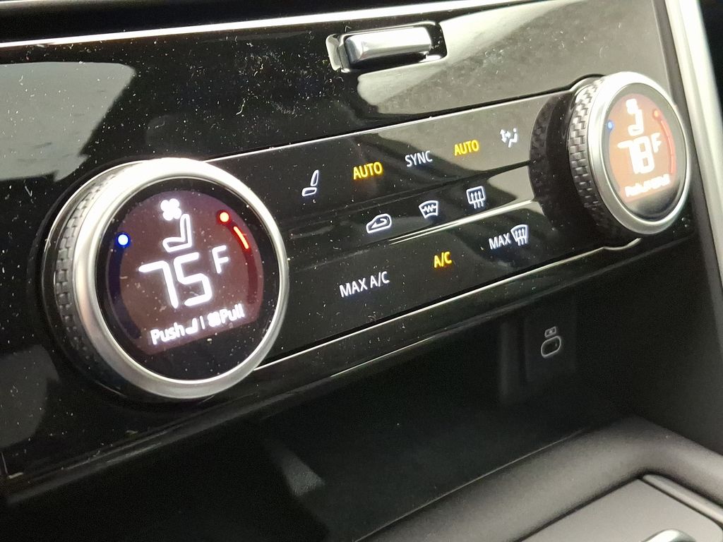 Thumbnail: 2025 Land Rover Discovery - 11